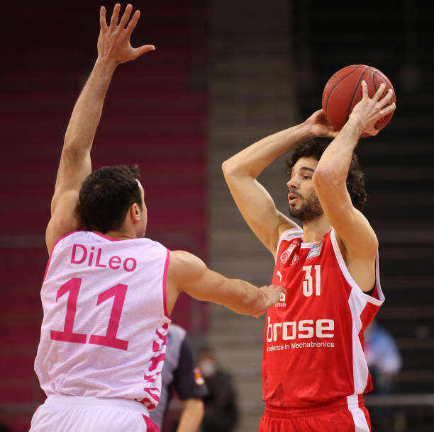 射门更加坚 射门更加坚